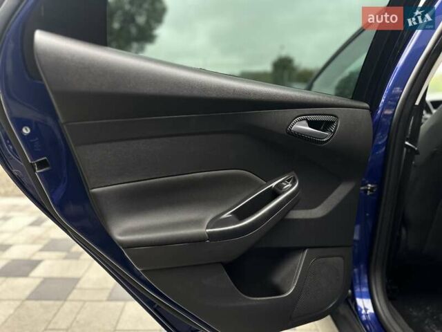 Синий Форд Фокус, объемом двигателя 1.5 л и пробегом 199 тыс. км за 11300 $, фото 7 на Automoto.ua