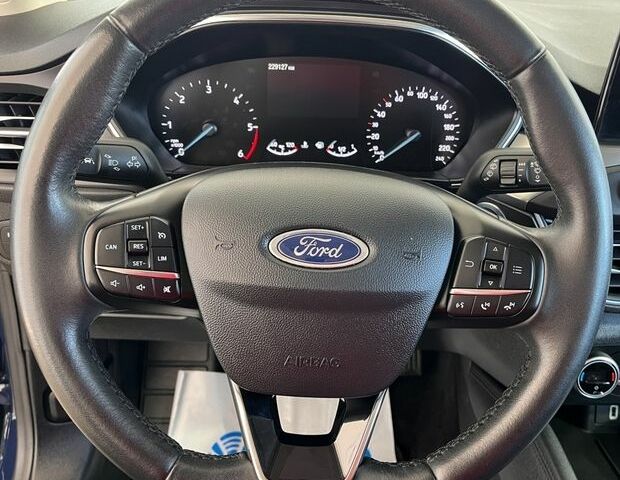 Синий Форд Фокус, объемом двигателя 1.5 л и пробегом 229 тыс. км за 12650 $, фото 13 на Automoto.ua