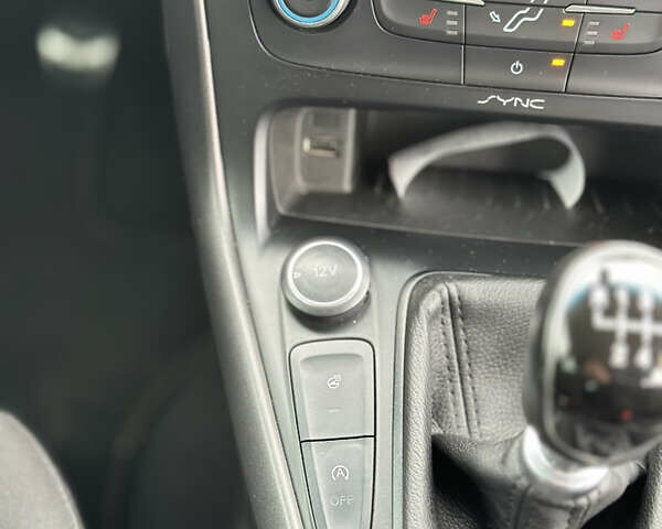 Синий Форд Фокус, объемом двигателя 1.5 л и пробегом 208 тыс. км за 10300 $, фото 11 на Automoto.ua