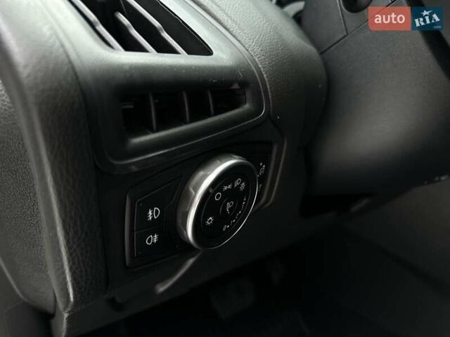 Синий Форд Фокус, объемом двигателя 1.5 л и пробегом 195 тыс. км за 10333 $, фото 16 на Automoto.ua