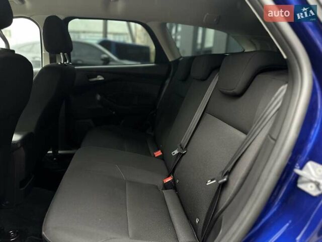 Синий Форд Фокус, объемом двигателя 1.5 л и пробегом 199 тыс. км за 11300 $, фото 6 на Automoto.ua