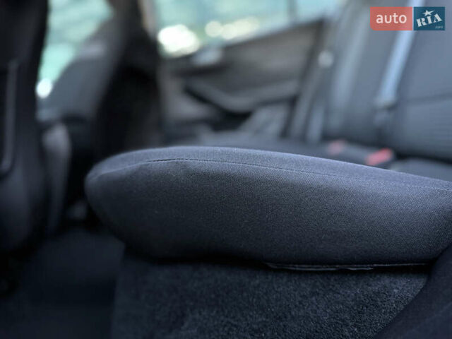 Синий Форд Фокус, объемом двигателя 1.5 л и пробегом 138 тыс. км за 14800 $, фото 85 на Automoto.ua