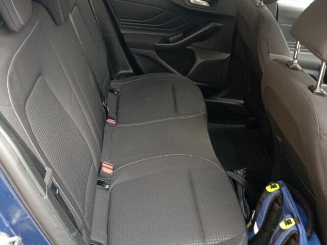 Синій Форд Фокус, об'ємом двигуна 1.5 л та пробігом 283 тис. км за 20978 $, фото 3 на Automoto.ua