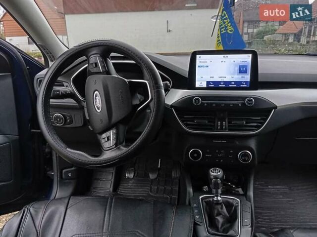 Синій Форд Фокус, об'ємом двигуна 1.5 л та пробігом 283 тис. км за 15169 $, фото 4 на Automoto.ua