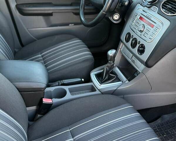 Зелений Форд Фокус, об'ємом двигуна 1.6 л та пробігом 260 тис. км за 4800 $, фото 5 на Automoto.ua