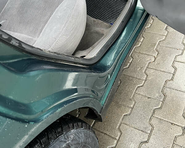 Зеленый Форд Фокус, объемом двигателя 2 л и пробегом 350 тыс. км за 2800 $, фото 6 на Automoto.ua