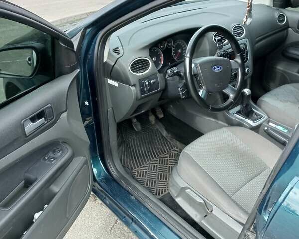 Зеленый Форд Фокус, объемом двигателя 1.6 л и пробегом 300 тыс. км за 4500 $, фото 4 на Automoto.ua