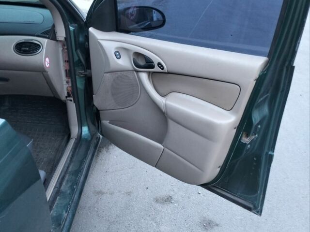 Зелений Форд Фокус, об'ємом двигуна 2 л та пробігом 193 тис. км за 2750 $, фото 2 на Automoto.ua