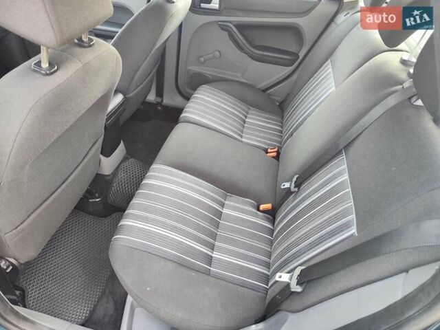 Зеленый Форд Фокус, объемом двигателя 1.6 л и пробегом 297 тыс. км за 5600 $, фото 5 на Automoto.ua