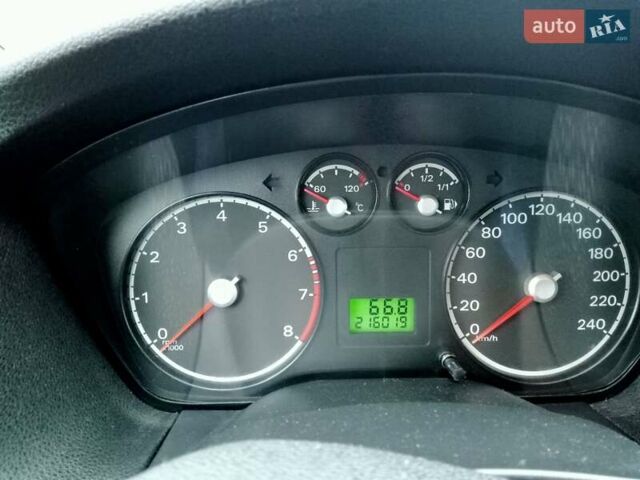 Помаранчевий Форд Фокус, об'ємом двигуна 1.6 л та пробігом 216 тис. км за 4100 $, фото 12 на Automoto.ua