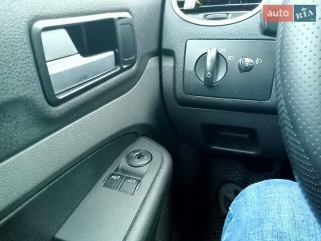 Помаранчевий Форд Фокус, об'ємом двигуна 1.6 л та пробігом 216 тис. км за 4100 $, фото 13 на Automoto.ua