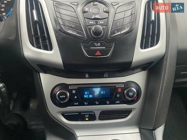 Оранжевый Форд Фокус, объемом двигателя 1.6 л и пробегом 313 тыс. км за 5400 $, фото 8 на Automoto.ua