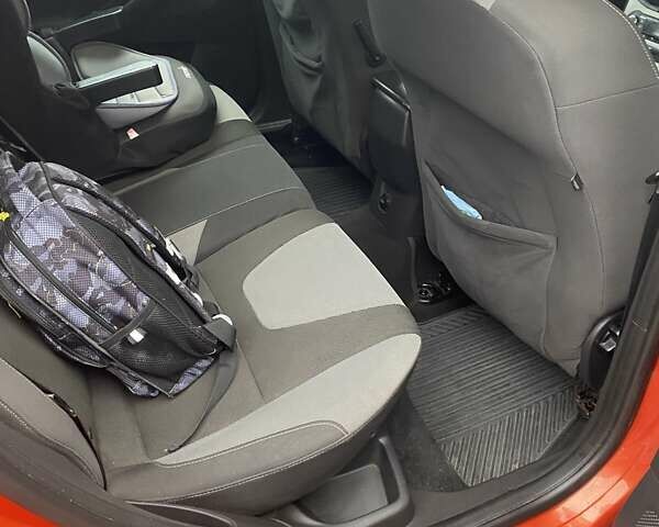 Оранжевый Форд Фокус, объемом двигателя 1.6 л и пробегом 313 тыс. км за 5400 $, фото 3 на Automoto.ua