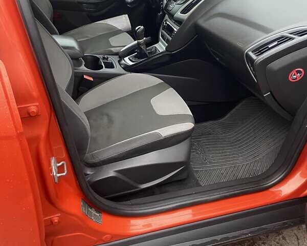 Оранжевый Форд Фокус, объемом двигателя 1.6 л и пробегом 313 тыс. км за 5400 $, фото 1 на Automoto.ua