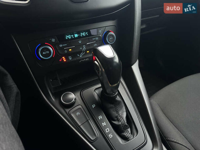 Помаранчевий Форд Фокус, об'ємом двигуна 1 л та пробігом 162 тис. км за 7999 $, фото 13 на Automoto.ua