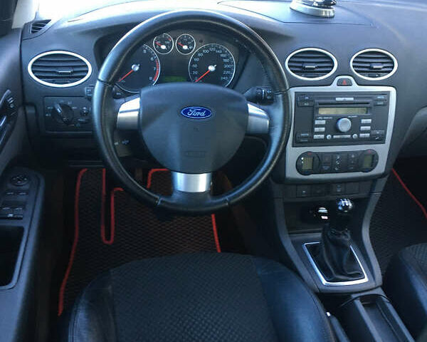 Оранжевый Форд Фокус, объемом двигателя 1.6 л и пробегом 240 тыс. км за 4500 $, фото 4 на Automoto.ua