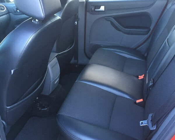 Оранжевый Форд Фокус, объемом двигателя 1.6 л и пробегом 240 тыс. км за 4500 $, фото 3 на Automoto.ua