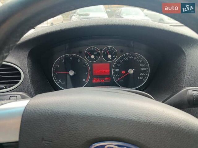 Оранжевый Форд Фокус, объемом двигателя 1.6 л и пробегом 214 тыс. км за 5100 $, фото 1 на Automoto.ua