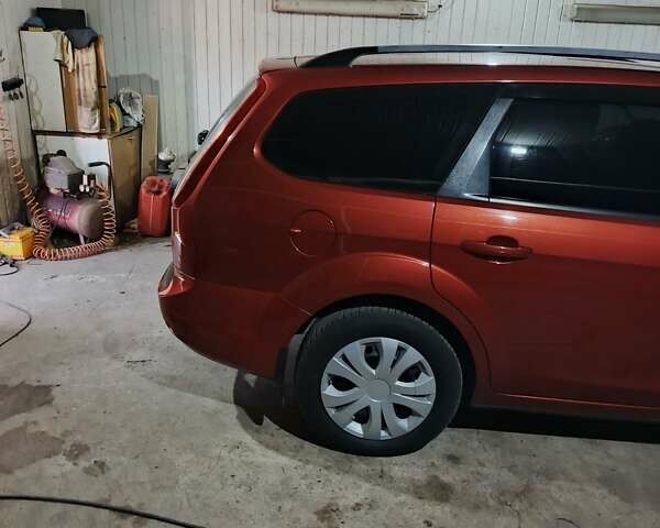 Оранжевый Форд Фокус, объемом двигателя 1.8 л и пробегом 300 тыс. км за 5600 $, фото 13 на Automoto.ua