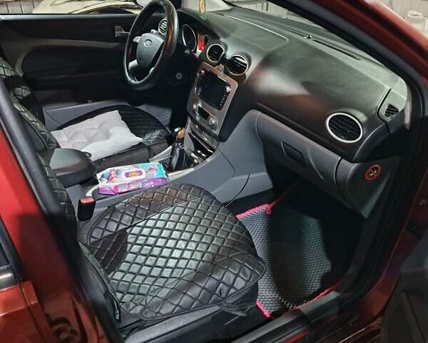 Оранжевый Форд Фокус, объемом двигателя 1.8 л и пробегом 300 тыс. км за 5600 $, фото 9 на Automoto.ua