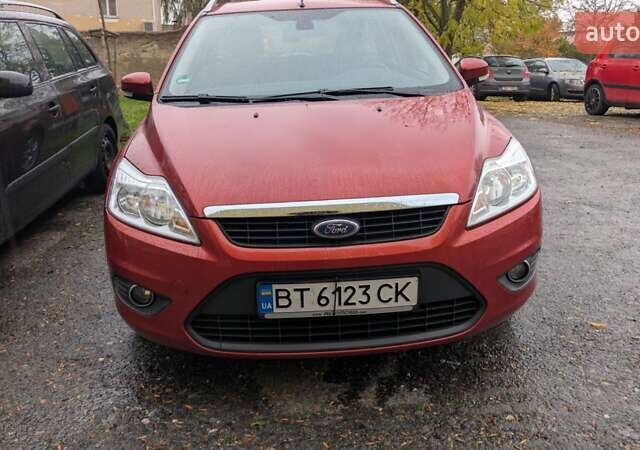 Оранжевый Форд Фокус, объемом двигателя 1.8 л и пробегом 170 тыс. км за 4000 $, фото 1 на Automoto.ua