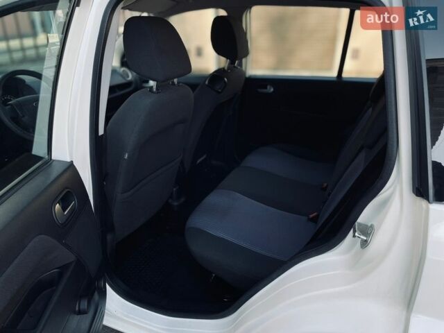 Белый Форд Фьюжн, объемом двигателя 1.6 л и пробегом 156 тыс. км за 5699 $, фото 20 на Automoto.ua