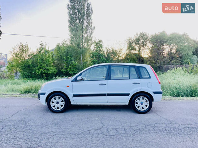 Білий Форд Фьюжен, об'ємом двигуна 1.4 л та пробігом 171 тис. км за 5699 $, фото 14 на Automoto.ua