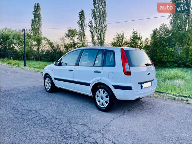 Білий Форд Фьюжен, об'ємом двигуна 1.4 л та пробігом 171 тис. км за 5699 $, фото 10 на Automoto.ua