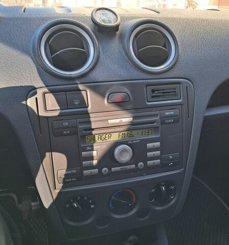 Білий Форд Фьюжен, об'ємом двигуна 1.6 л та пробігом 264 тис. км за 4500 $, фото 9 на Automoto.ua