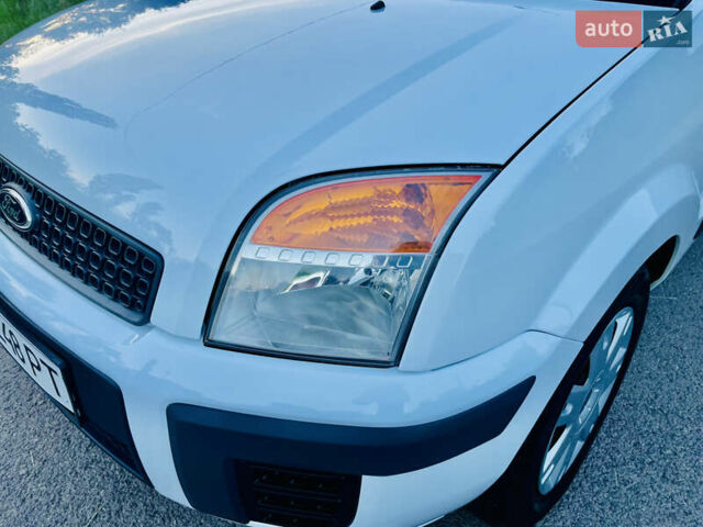 Білий Форд Фьюжен, об'ємом двигуна 1.4 л та пробігом 171 тис. км за 5699 $, фото 13 на Automoto.ua