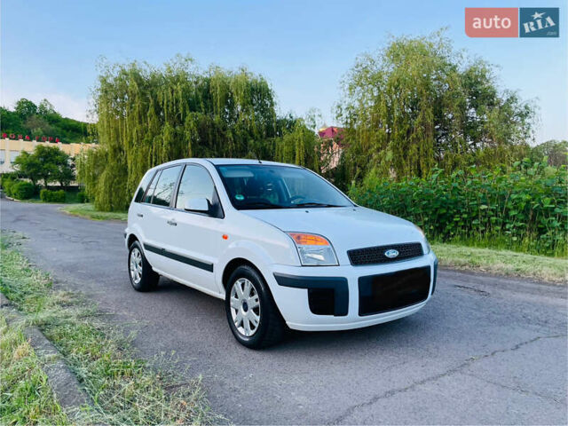 Білий Форд Фьюжен, об'ємом двигуна 1.4 л та пробігом 171 тис. км за 5699 $, фото 12 на Automoto.ua