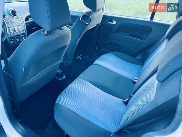 Білий Форд Фьюжен, об'ємом двигуна 1.4 л та пробігом 171 тис. км за 5699 $, фото 4 на Automoto.ua