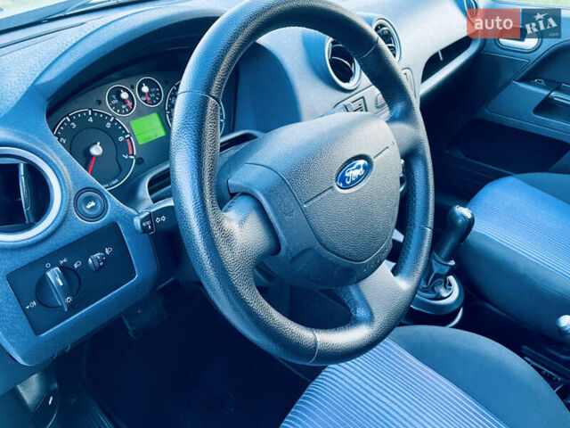 Білий Форд Фьюжен, об'ємом двигуна 1.4 л та пробігом 171 тис. км за 5699 $, фото 7 на Automoto.ua