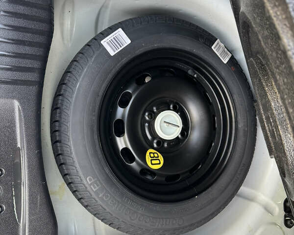 Белый Форд Фьюжн, объемом двигателя 1.4 л и пробегом 119 тыс. км за 5500 $, фото 36 на Automoto.ua