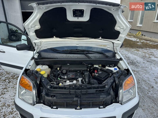Белый Форд Фьюжн, объемом двигателя 1.4 л и пробегом 119 тыс. км за 5500 $, фото 37 на Automoto.ua