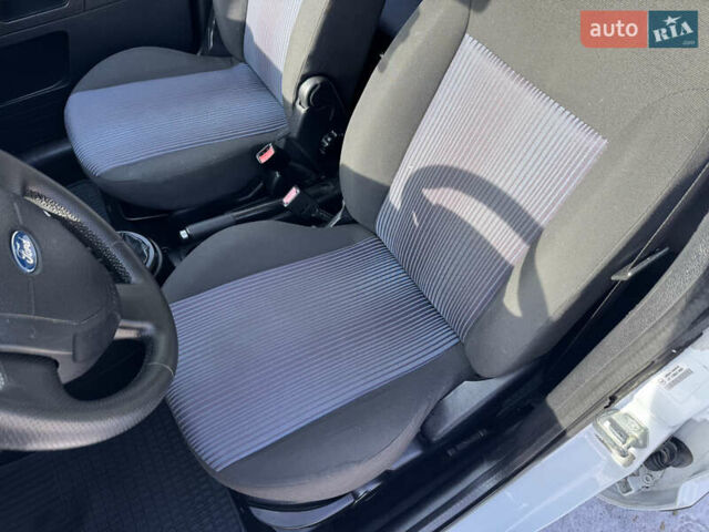 Белый Форд Фьюжн, объемом двигателя 1.4 л и пробегом 119 тыс. км за 5500 $, фото 20 на Automoto.ua