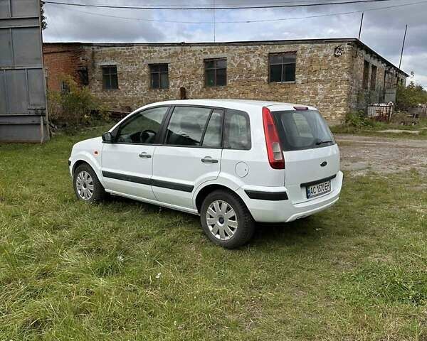 Білий Форд Фьюжен, об'ємом двигуна 1.4 л та пробігом 254 тис. км за 5100 $, фото 3 на Automoto.ua