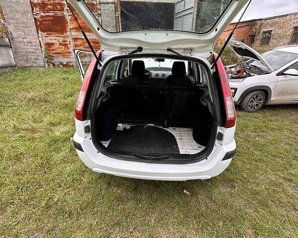 Білий Форд Фьюжен, об'ємом двигуна 1.4 л та пробігом 254 тис. км за 5100 $, фото 2 на Automoto.ua