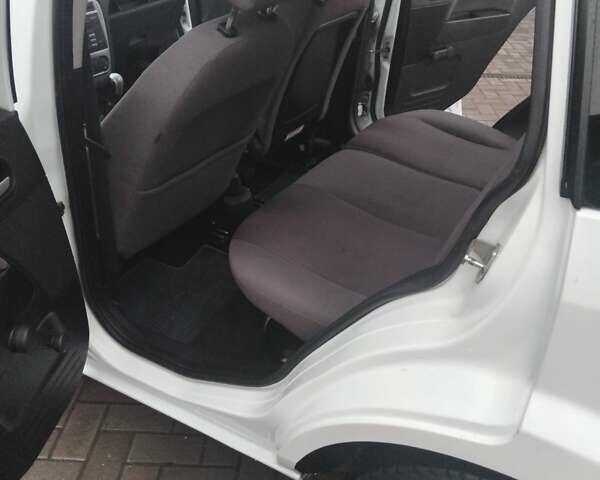 Белый Форд Фьюжн, объемом двигателя 1.4 л и пробегом 230 тыс. км за 4600 $, фото 5 на Automoto.ua