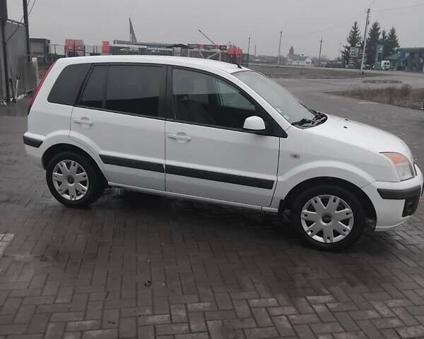 Белый Форд Фьюжн, объемом двигателя 1.4 л и пробегом 230 тыс. км за 4600 $, фото 1 на Automoto.ua