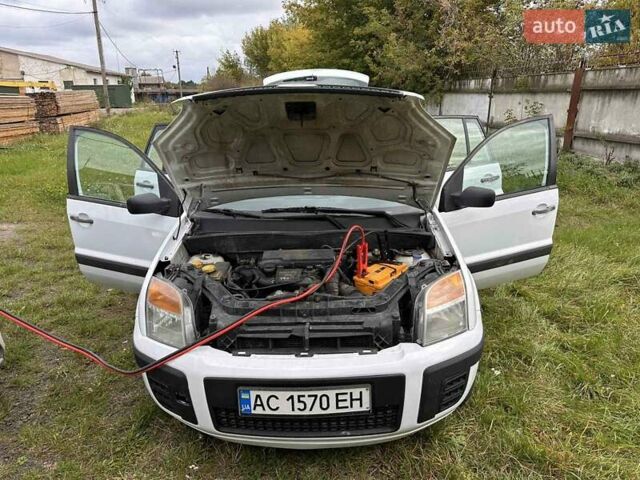 Білий Форд Фьюжен, об'ємом двигуна 1.4 л та пробігом 254 тис. км за 5100 $, фото 16 на Automoto.ua