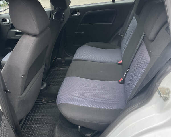 Белый Форд Фьюжн, объемом двигателя 1.6 л и пробегом 252 тыс. км за 4500 $, фото 7 на Automoto.ua