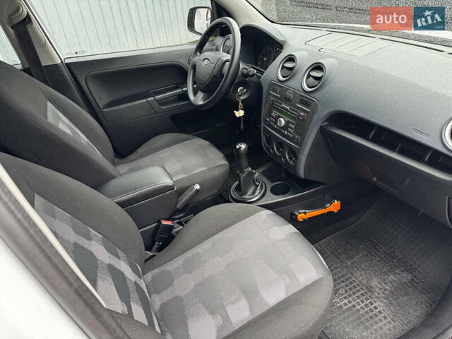 Білий Форд Фьюжен, об'ємом двигуна 1.4 л та пробігом 151 тис. км за 6500 $, фото 12 на Automoto.ua