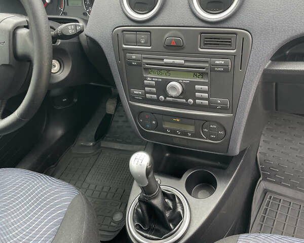 Белый Форд Фьюжн, объемом двигателя 1.6 л и пробегом 252 тыс. км за 4500 $, фото 13 на Automoto.ua