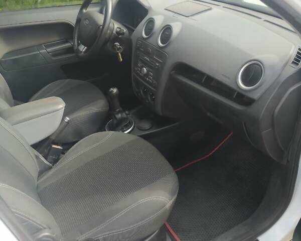 Белый Форд Фьюжн, объемом двигателя 1.4 л и пробегом 146 тыс. км за 4700 $, фото 4 на Automoto.ua