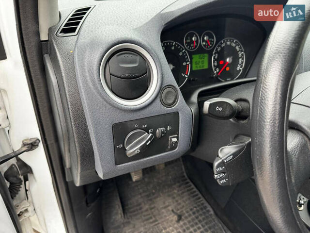 Білий Форд Фьюжен, об'ємом двигуна 1.4 л та пробігом 151 тис. км за 6500 $, фото 7 на Automoto.ua
