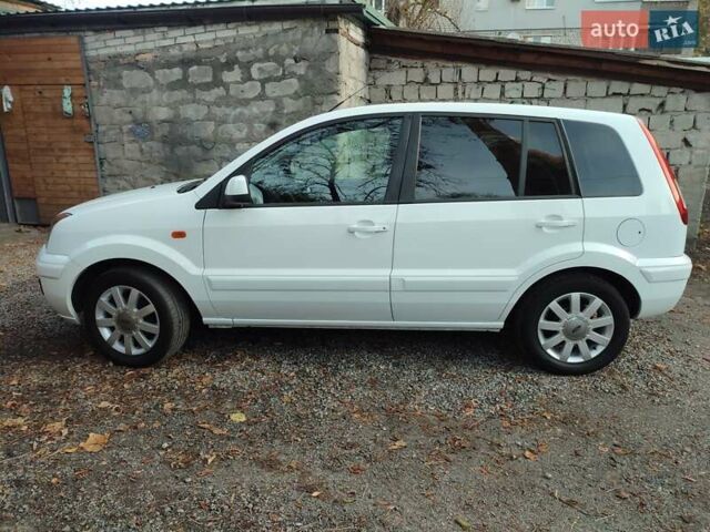 Білий Форд Фьюжен, об'ємом двигуна 1.4 л та пробігом 169 тис. км за 6300 $, фото 9 на Automoto.ua