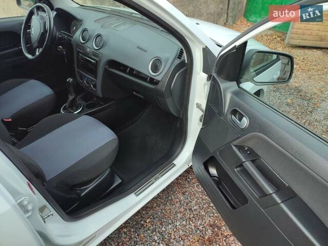 Білий Форд Фьюжен, об'ємом двигуна 1.4 л та пробігом 169 тис. км за 6300 $, фото 17 на Automoto.ua