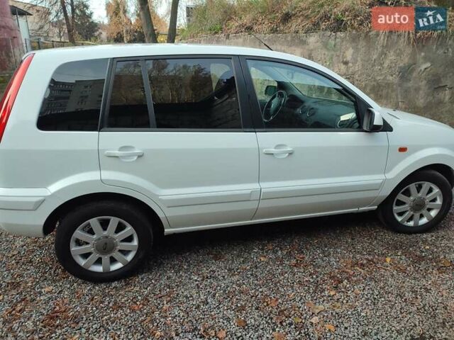 Білий Форд Фьюжен, об'ємом двигуна 1.4 л та пробігом 169 тис. км за 6300 $, фото 4 на Automoto.ua