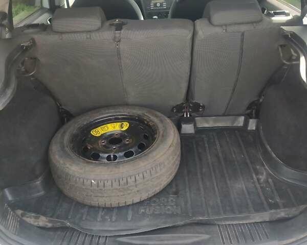 Белый Форд Фьюжн, объемом двигателя 1.4 л и пробегом 146 тыс. км за 4700 $, фото 7 на Automoto.ua